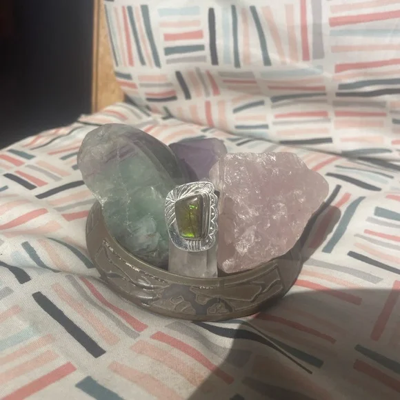 Navajo Handmade; Canadian Ammolite & 925 Silver Ring - Picture 3 of 5